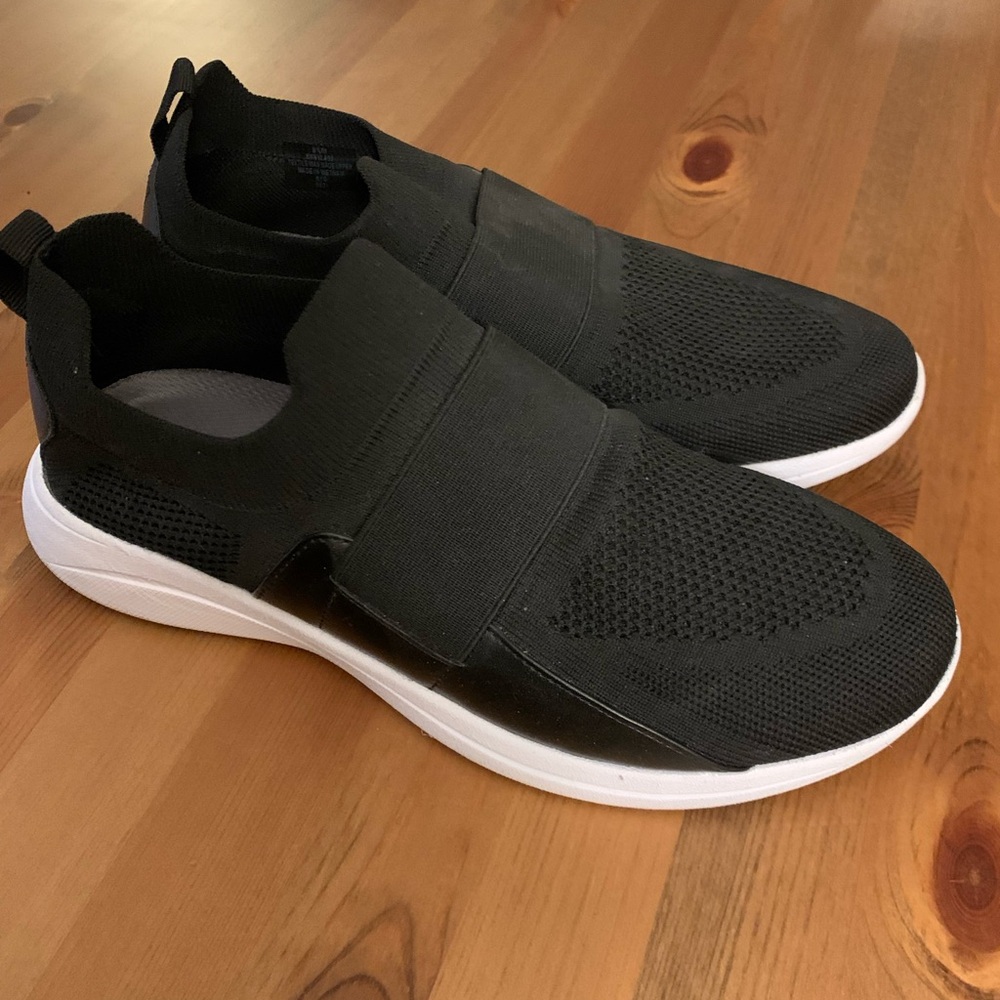 Bandolino Black Size 8.5 Women’s Slip On Sneakers Shoe Medium Width White Sole